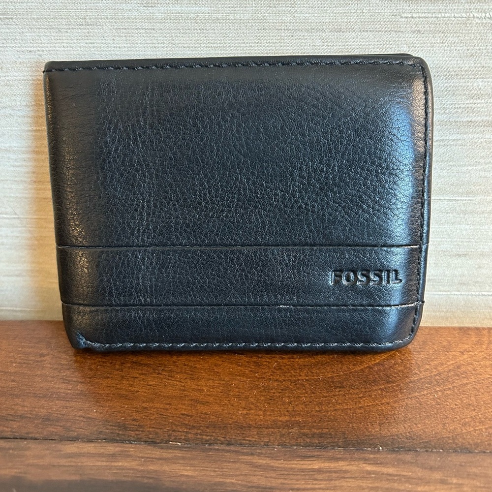 Fossil Men’s Black Leather Bifold Wallet
